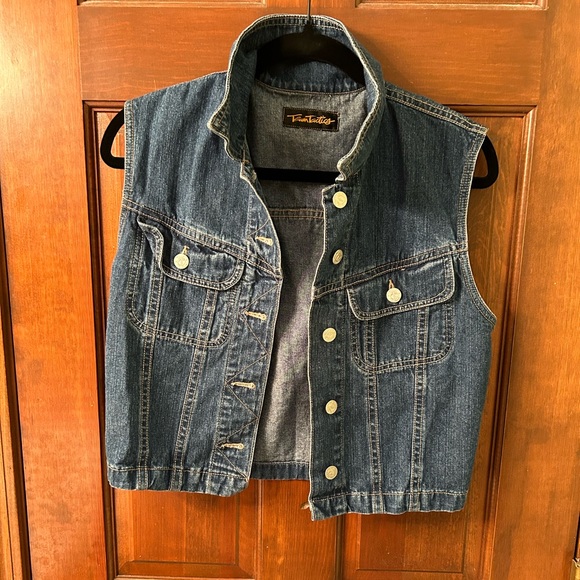 TEAM TACTICS VTG Cropped Denim button front vest. No size tag. - Picture 3 of 7